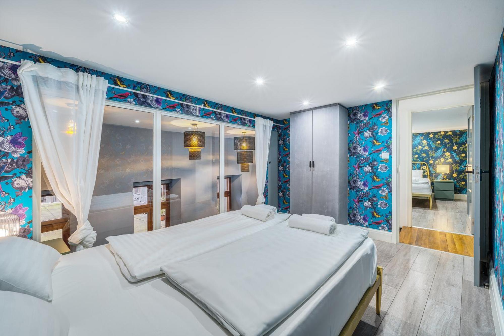 Azure Oasis In The Heart Of The Apartmán