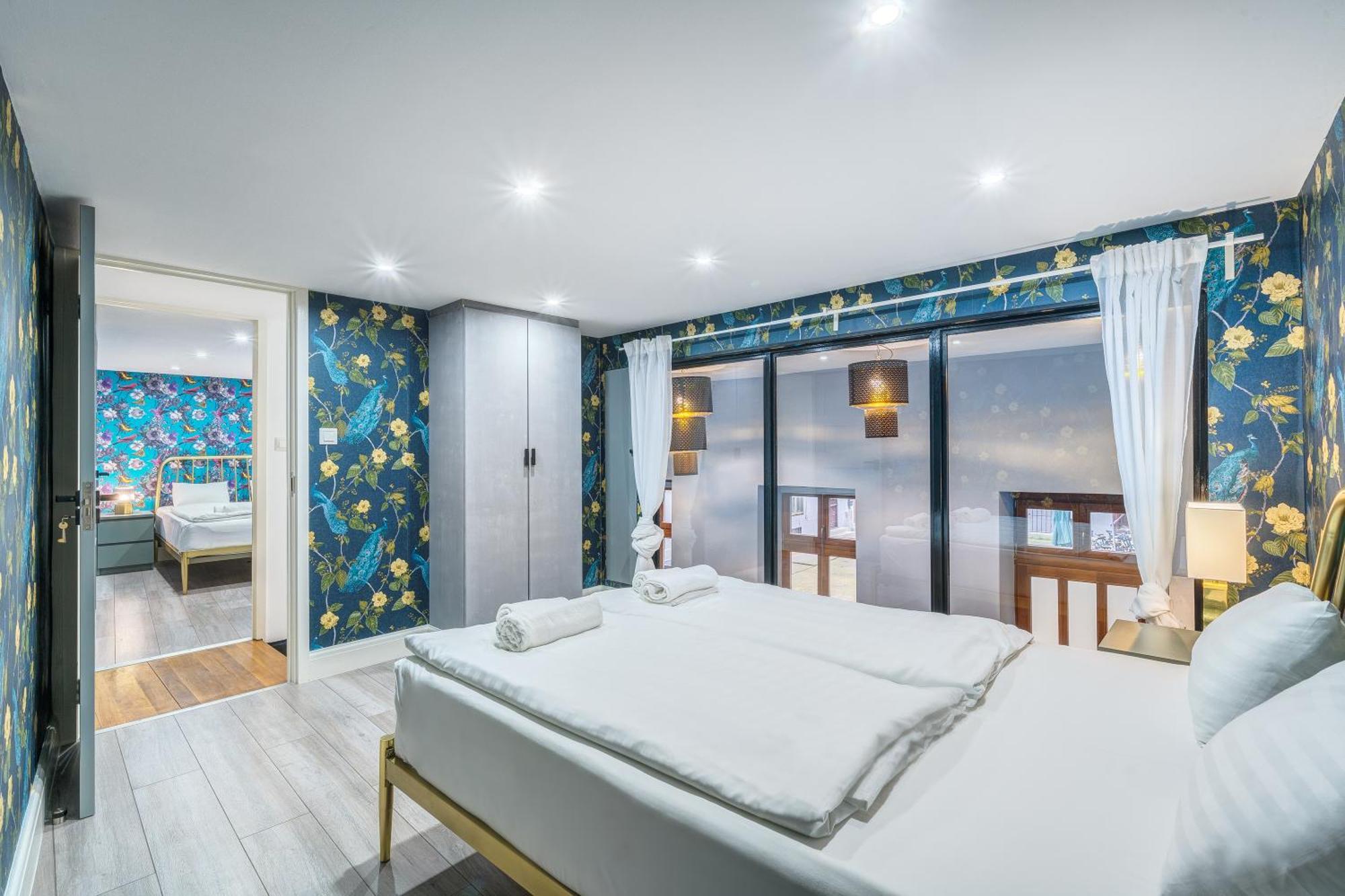 Azure Oasis In The Heart Of The Budapešť