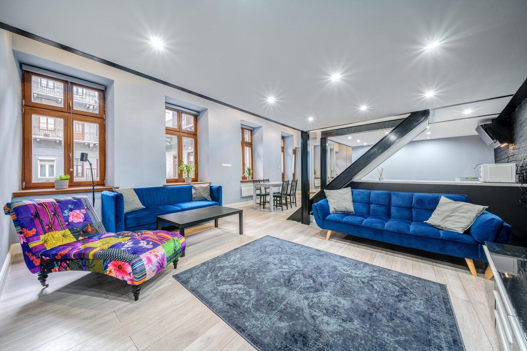 Azure Oasis In The Heart Of The Budapešť